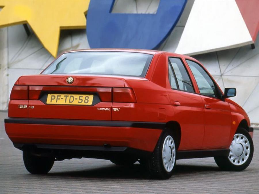 Alfa Romeo 155 (167) 1995 года  (фото 7 из 17)